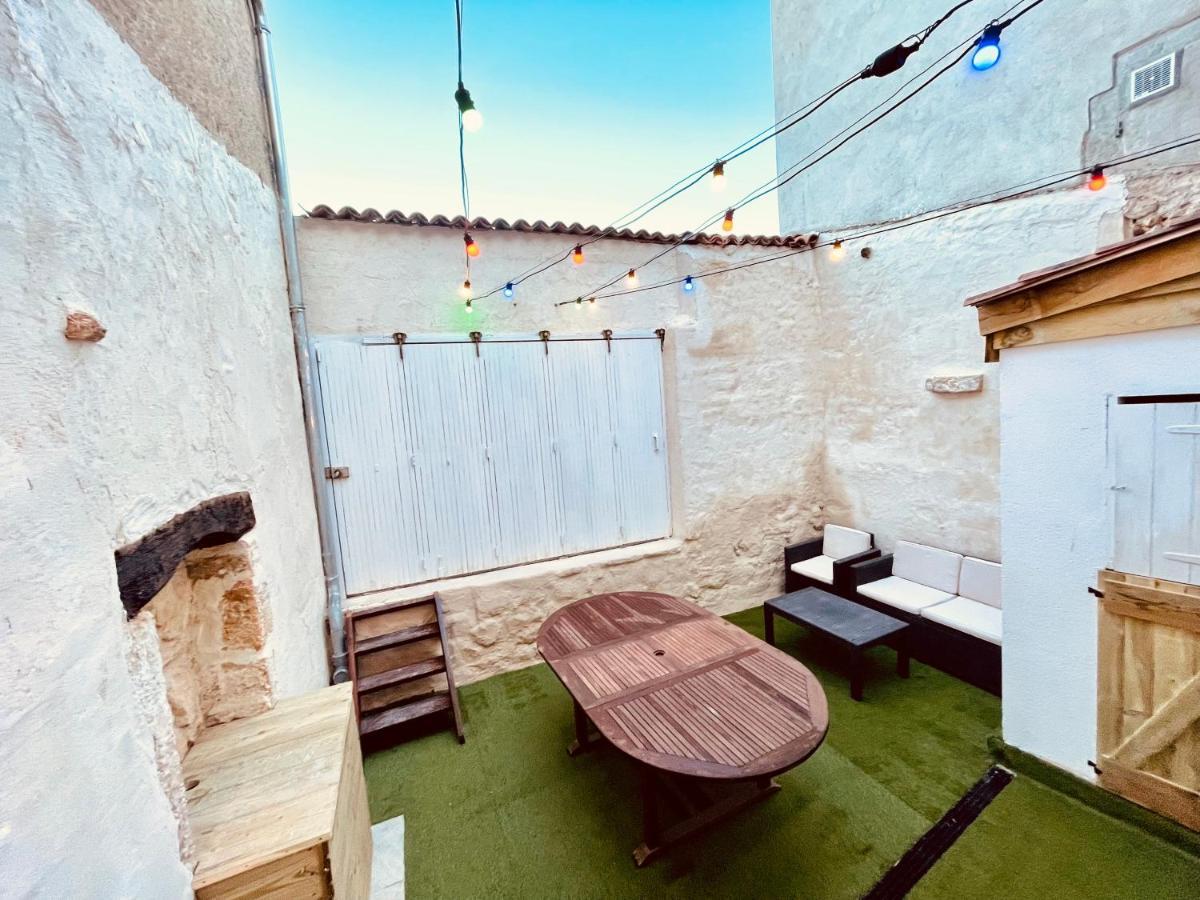 La Carree Des Amis Villa Lusignan Екстериор снимка