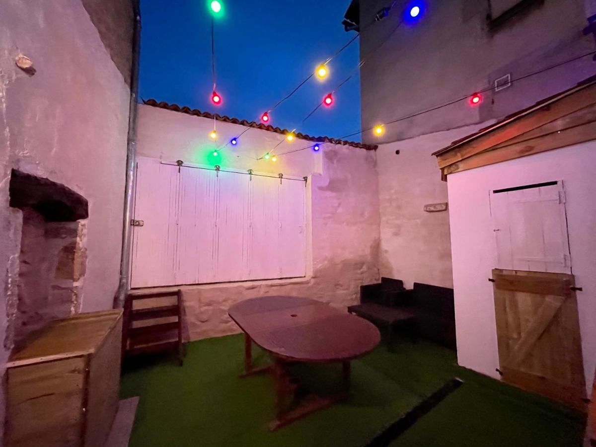 La Carree Des Amis Villa Lusignan Екстериор снимка